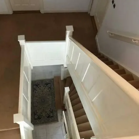 Villa Vrijstaande Rietgedekte Nabij Uitvalswegen