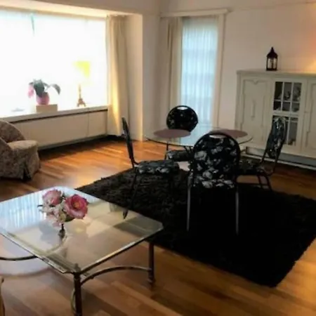 Vrijstaande Rietgedekte Nabij Uitvalswegen Villa Wassenaar